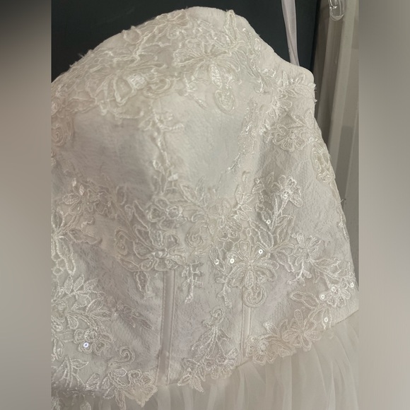 David's Bridal 22W Strapless Wedding Dress with Lace Corset Bodice STYLE# WG3633 - Picture 7 of 15